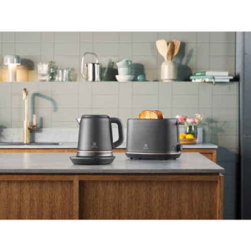 Электрочайник Electrolux E7K1-6BP