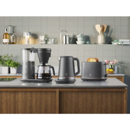 Электрочайник Electrolux E7K1-6BP