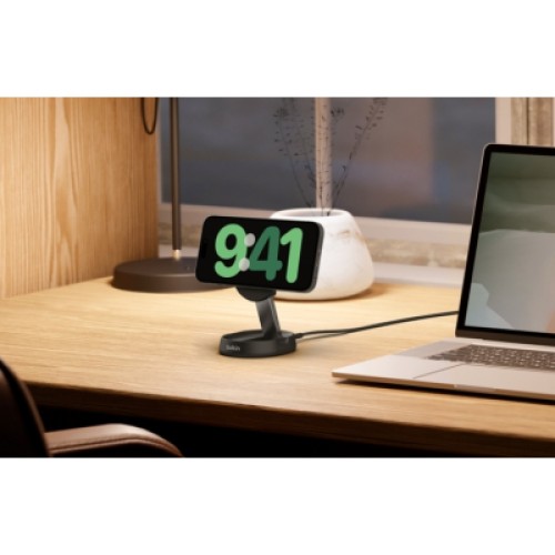 Зарядное устройство Belkin 15W Magnetic Stand Qi2 black (WIA008BTBK)