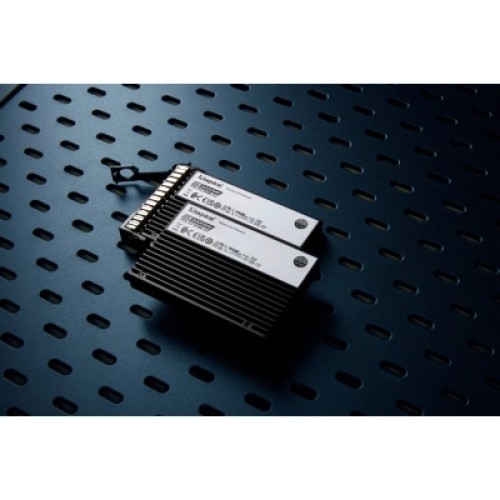 Накопитель SSD U.2 2.5" 3.84TB Kingston (SEDC3000ME/3T8)