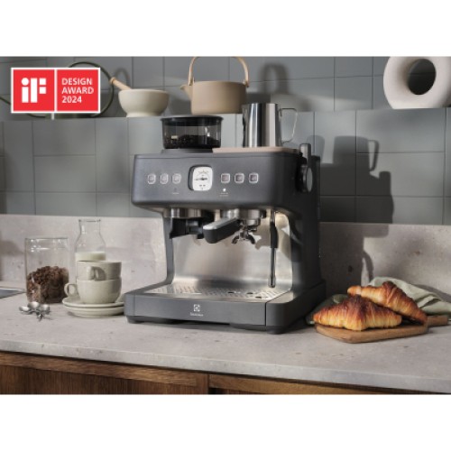 Рожковая кофеварка эспрессо Electrolux E8EC1-8BP