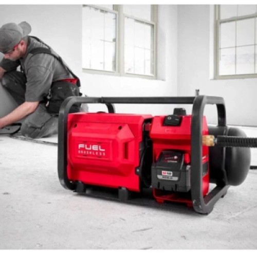 Компрессор Milwaukee M18 FAC-0 бак 9,5л (Без АКБ и ЗУ) (4933472166) Компрессор Milwaukee M18 FAC-0 бак 9,5л (Без АКБ и ЗУ) (4933472166)