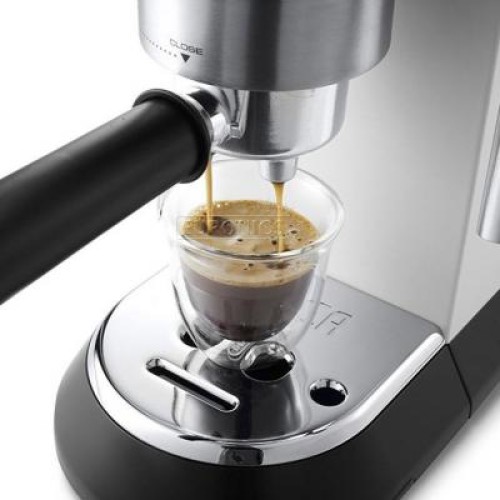 Рожковая кофеварка эспрессо DeLonghi EC685.M